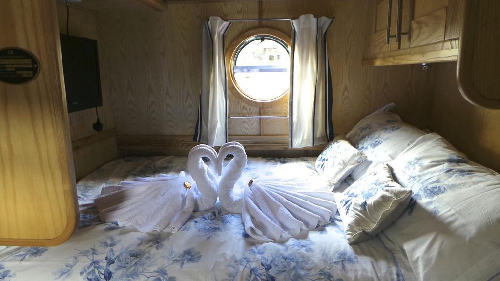 Houseboat Hotels Sheffield Bilik gambar